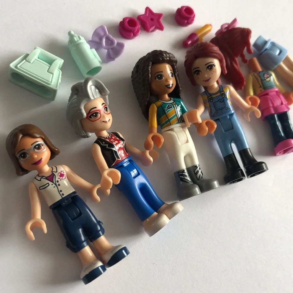LEGO Friends Minifigs LEGO Friends Mia LEGO Dottie LEGO Andrea LEGO girls